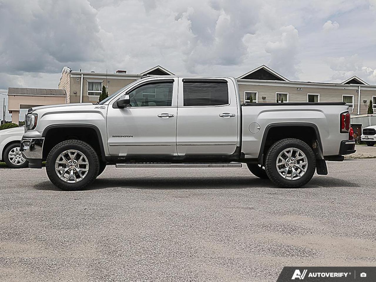 2017 GMC Sierra 1500 4WD Crew Cab 143.5" SLT,LOW KM'S,NAVI,REMOTE START - Photo #3