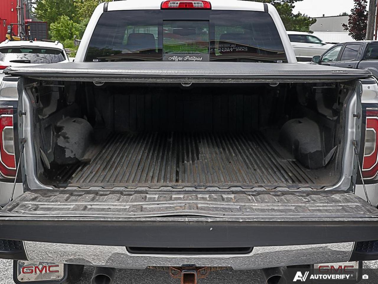2017 GMC Sierra 1500 4WD Crew Cab 143.5" SLT,LOW KM'S,NAVI,REMOTE START Photo