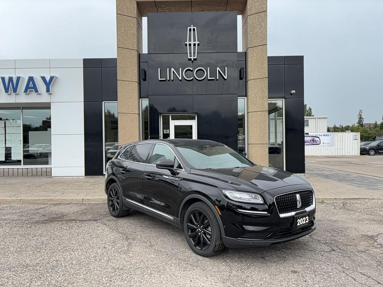 2023 Lincoln Nautilus LOCAL TRADE, BLACK PACK! NAVI, PANO ROOF, HITCH! Photo0