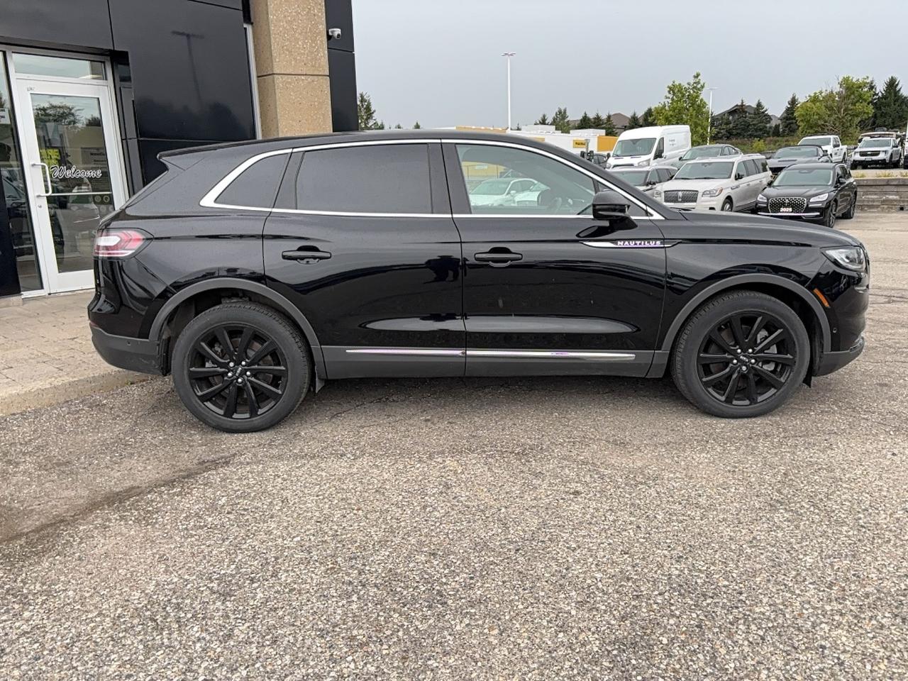 2023 Lincoln Nautilus LOCAL TRADE, BLACK PACK! NAVI, PANO ROOF, HITCH! Photo3
