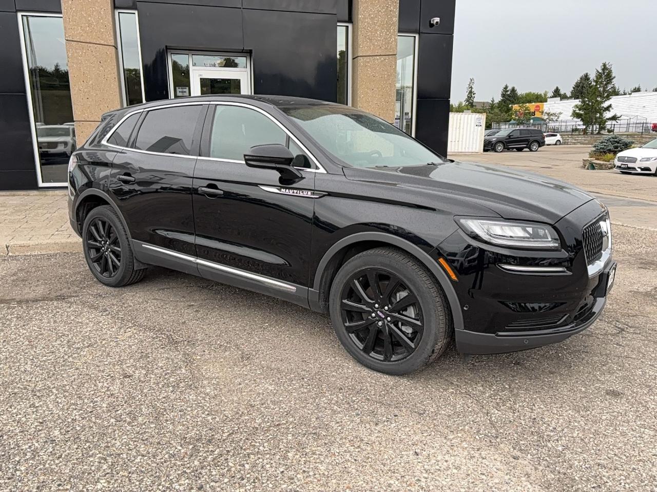 2023 Lincoln Nautilus LOCAL TRADE, BLACK PACK! NAVI, PANO ROOF, HITCH! Photo2