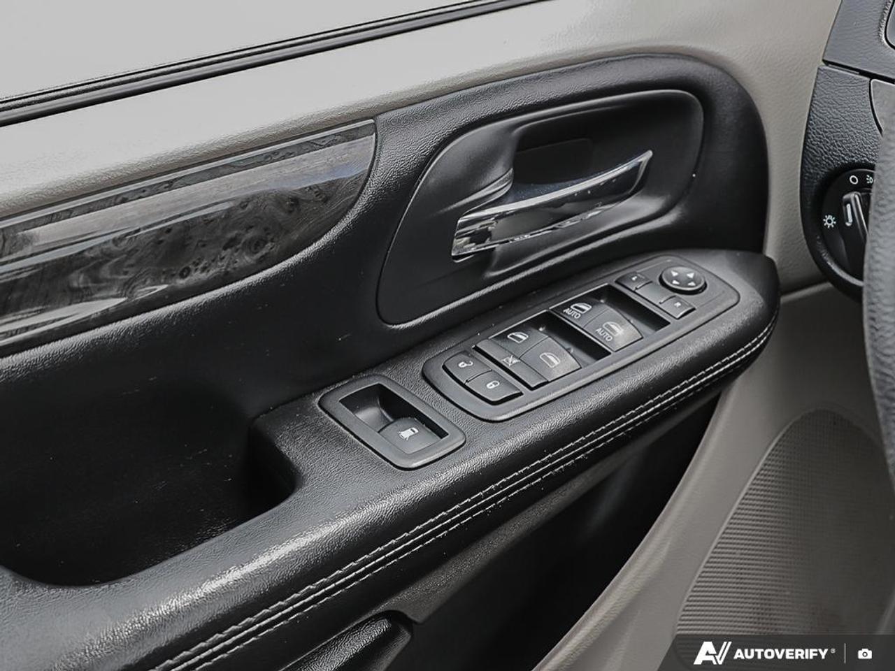 2019 Dodge Grand Caravan SXT, ECON, R/V CAM, FULL STOW-N-GO, 7 PASSENGER Photo