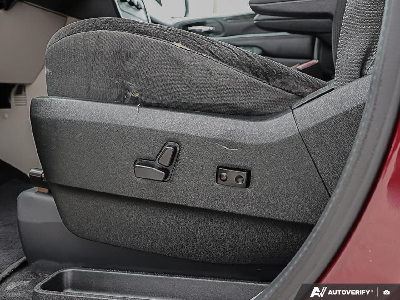 2019 Dodge Grand Caravan SXT, ECON, R/V CAM, FULL STOW-N-GO, 7 PASSENGER Photo