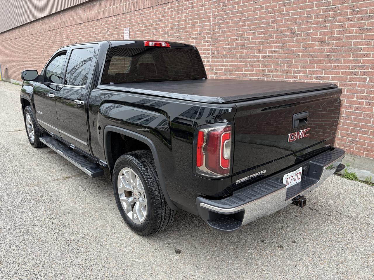 2017 GMC Sierra 1500 SLT Photo