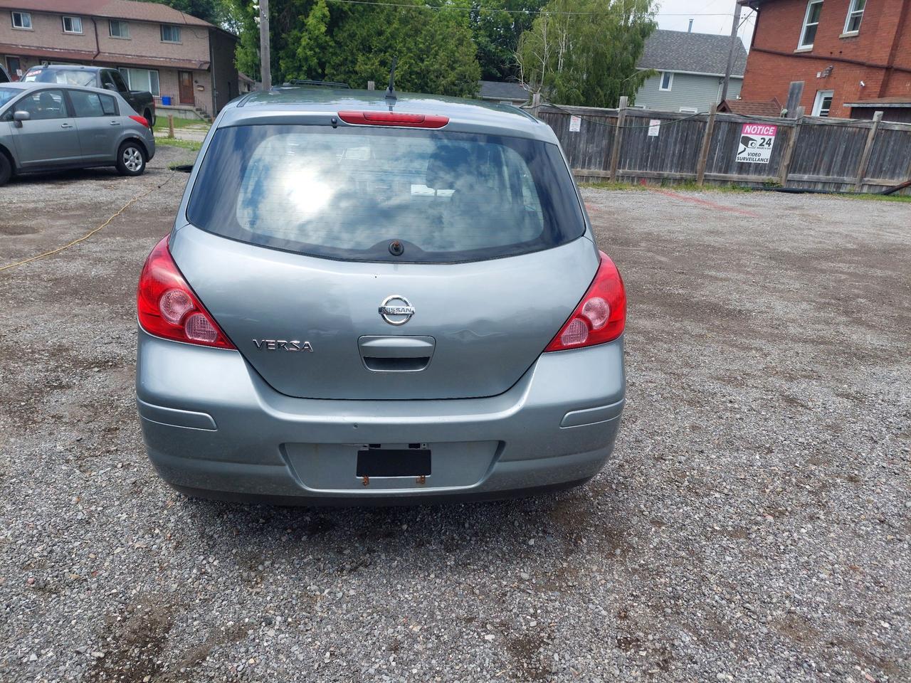 2010 Nissan Versa 5dr HB I4 Auto 1.8 S Photo