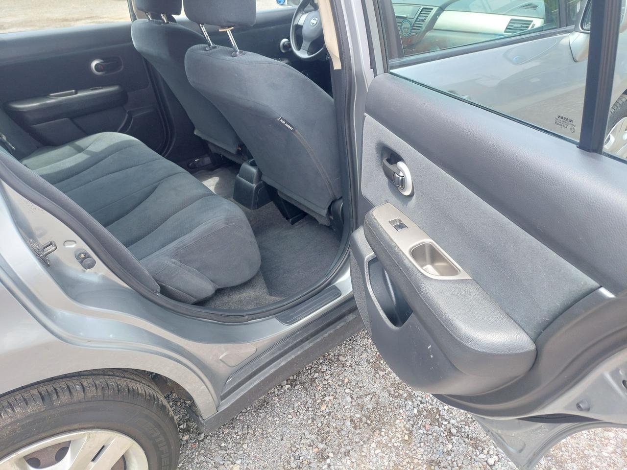 2010 Nissan Versa 5dr HB I4 Auto 1.8 S Photo