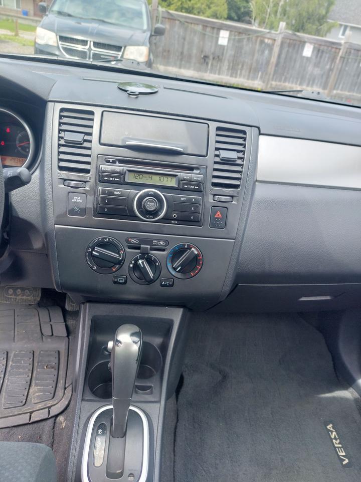 2010 Nissan Versa 5dr HB I4 Auto 1.8 S Photo