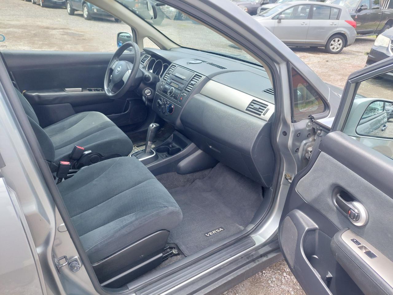 2010 Nissan Versa 5dr HB I4 Auto 1.8 S Photo