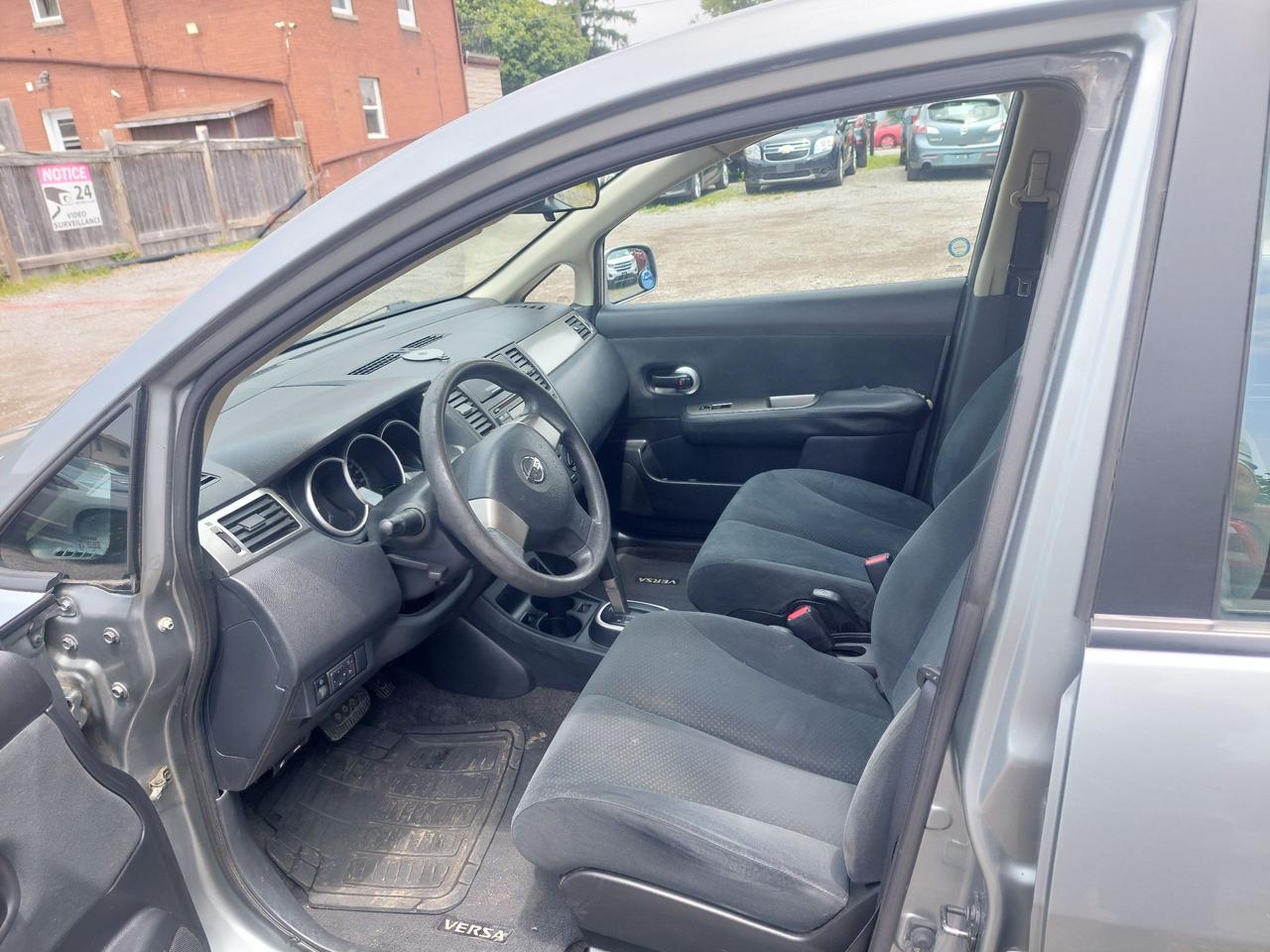 2010 Nissan Versa 5dr HB I4 Auto 1.8 S Photo