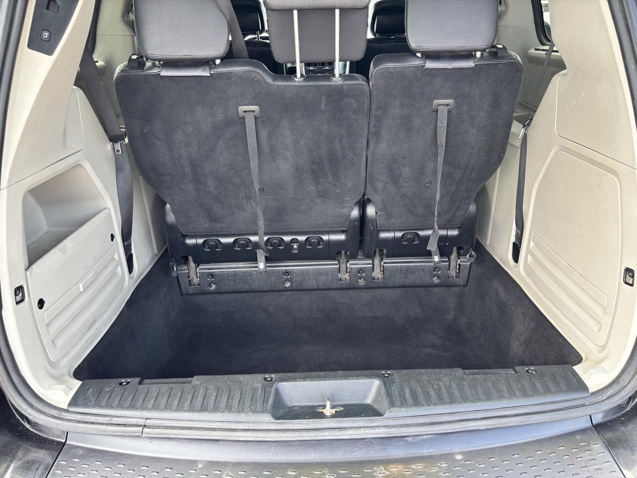 2015 Chrysler Town & Country Touring ** HTD LEATH, BACK CAM ** Photo