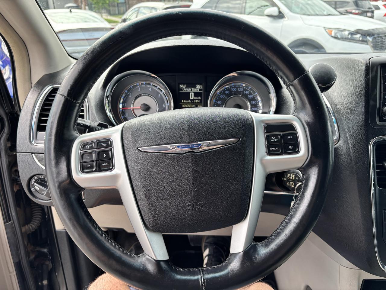 2015 Chrysler Town & Country Touring ** HTD LEATH, BACK CAM ** Photo