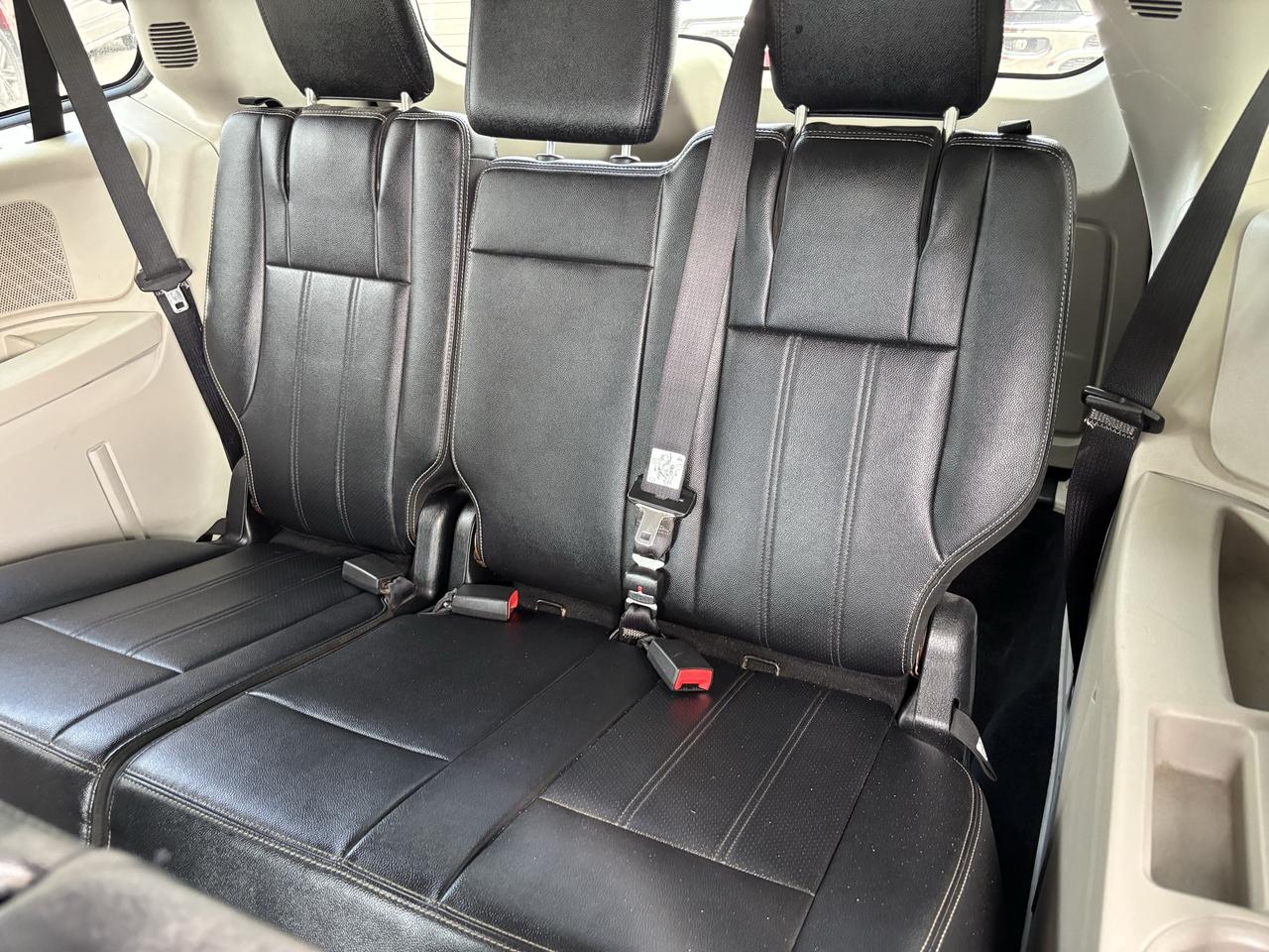 2015 Chrysler Town & Country Touring ** HTD LEATH, BACK CAM ** Photo