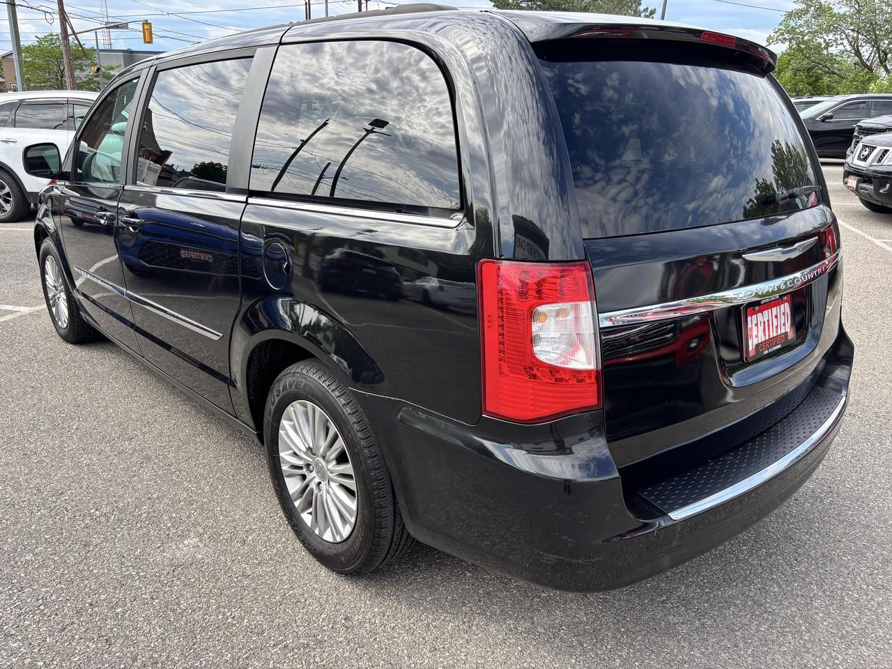 2015 Chrysler Town & Country Touring ** HTD LEATH, BACK CAM ** Photo3