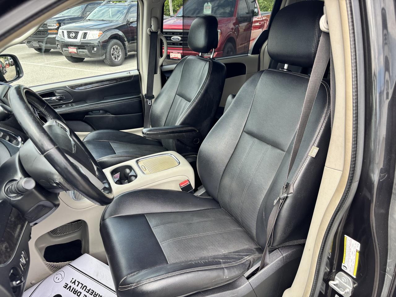 2015 Chrysler Town & Country Touring ** HTD LEATH, BACK CAM ** Photo
