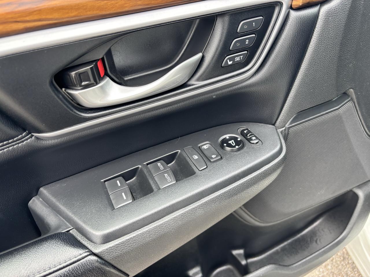 2017 Honda CR-V Touring  ** AWD, LKA, BSM ** Photo