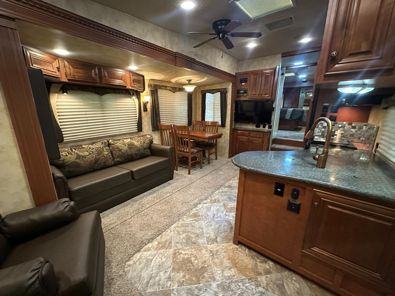 2015 Arctic Fox Grande Ronde 29-5T 