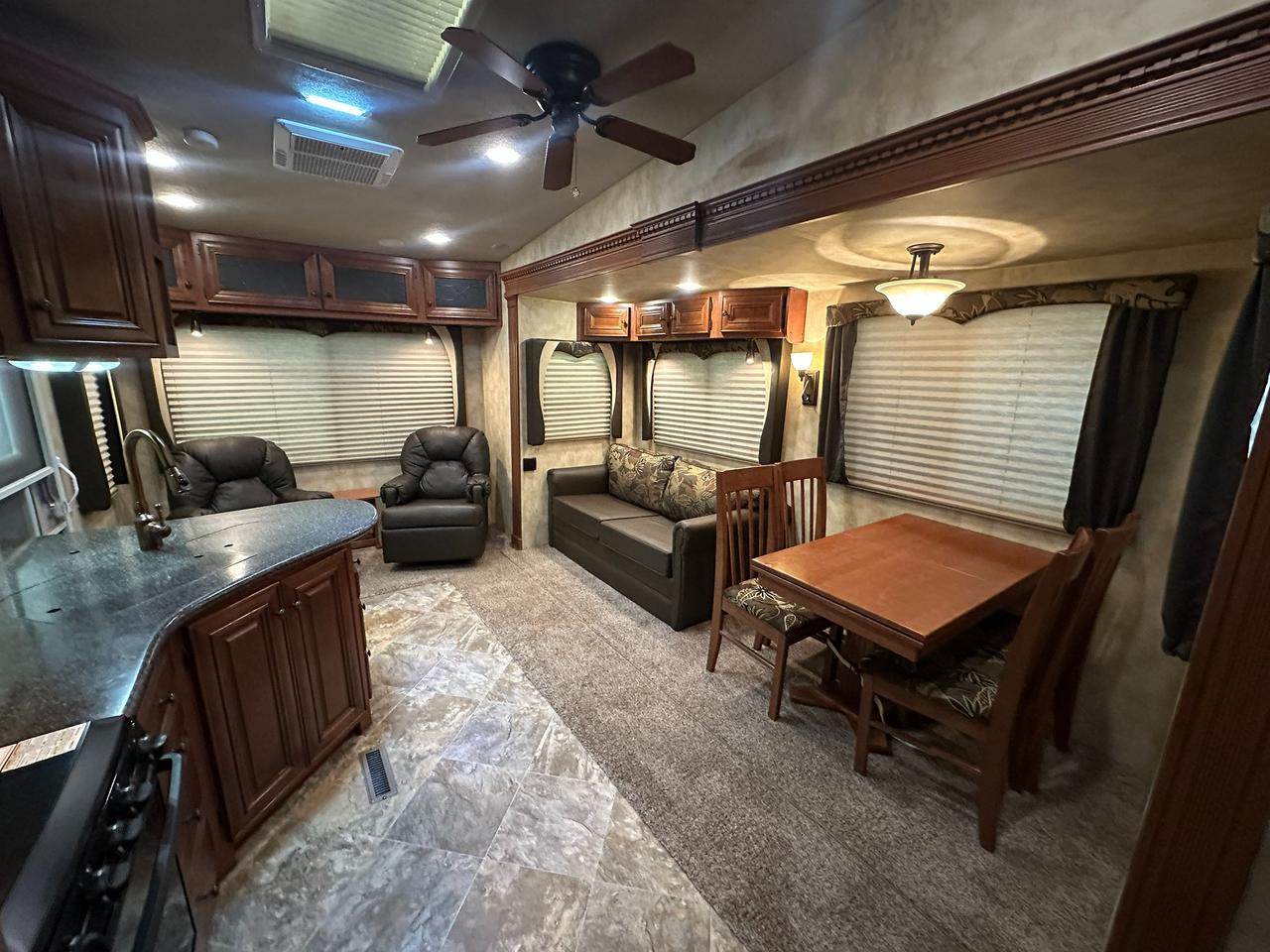 2015 Arctic Fox Grande Ronde 29-5T 
