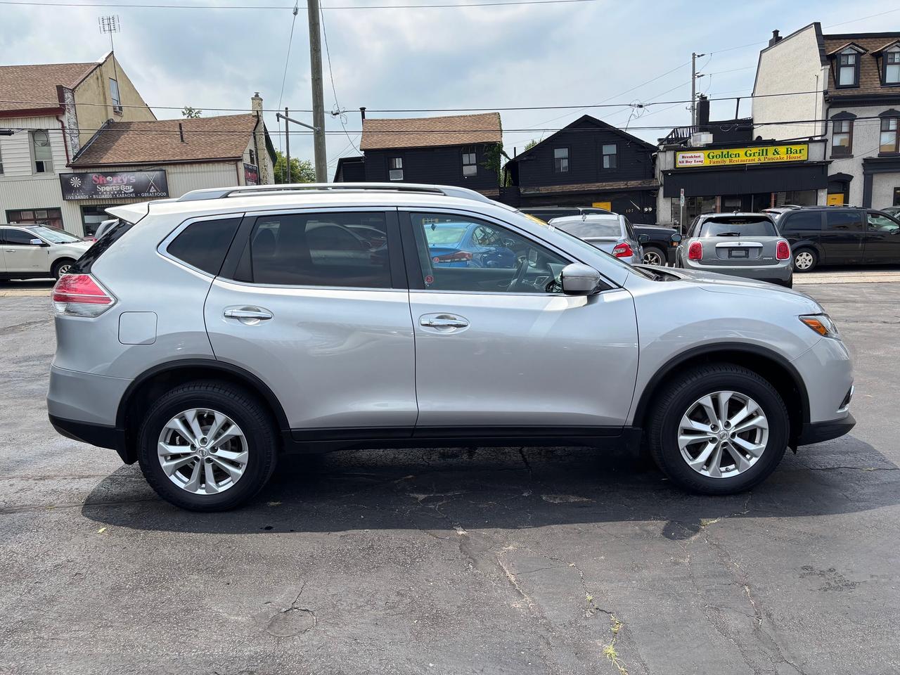 2014 Nissan Rogue SV Photo