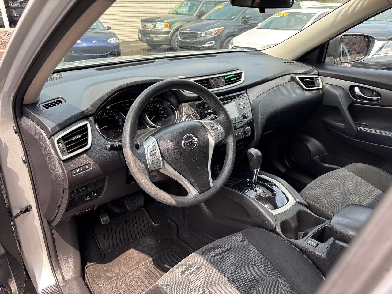 2014 Nissan Rogue SV Photo