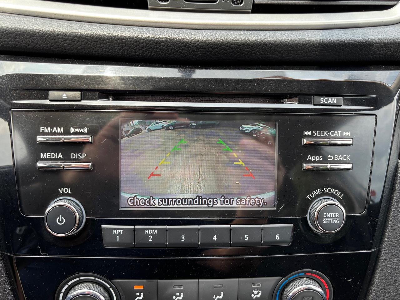 2014 Nissan Rogue SV Photo
