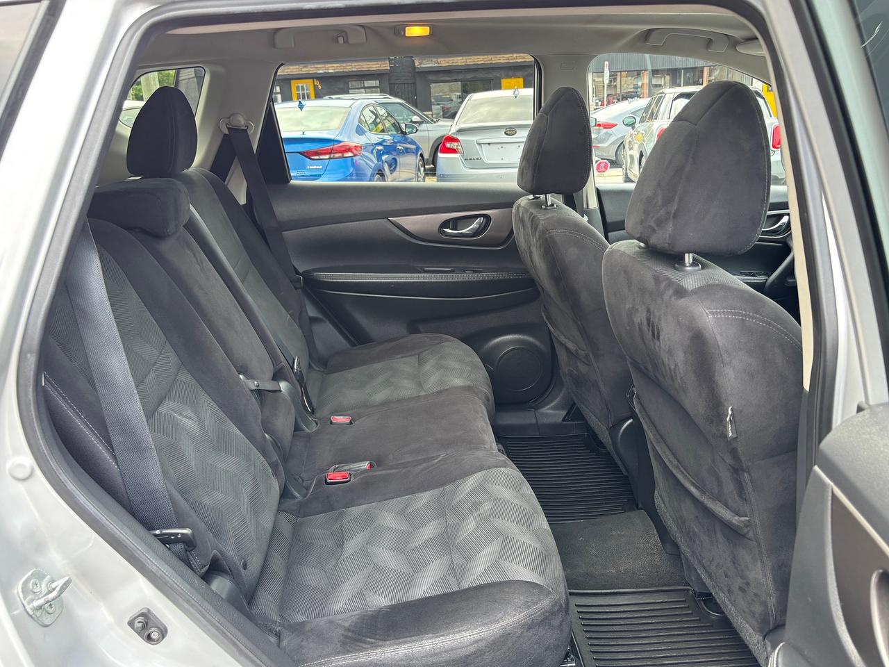 2014 Nissan Rogue SV Photo
