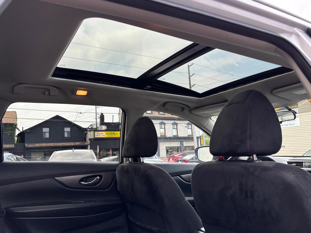 2014 Nissan Rogue SV Photo
