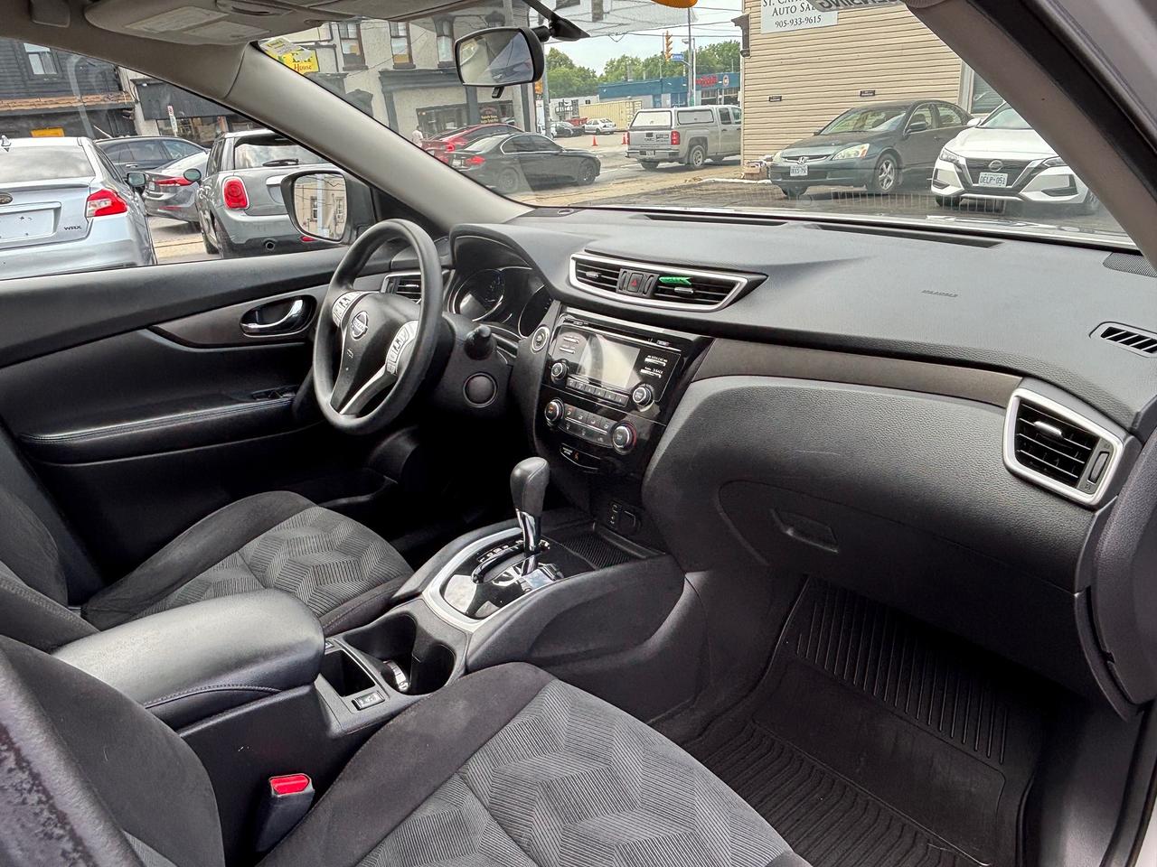 2014 Nissan Rogue SV Photo