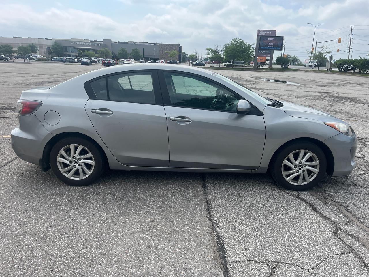 2012 Mazda MAZDA3 4dr Sdn Auto GX Photo3