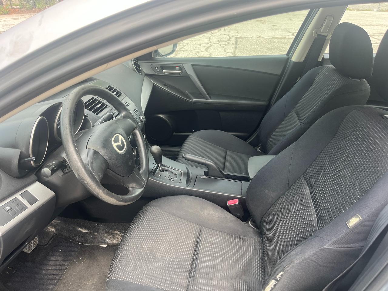 2012 Mazda MAZDA3 4dr Sdn Auto GX Photo