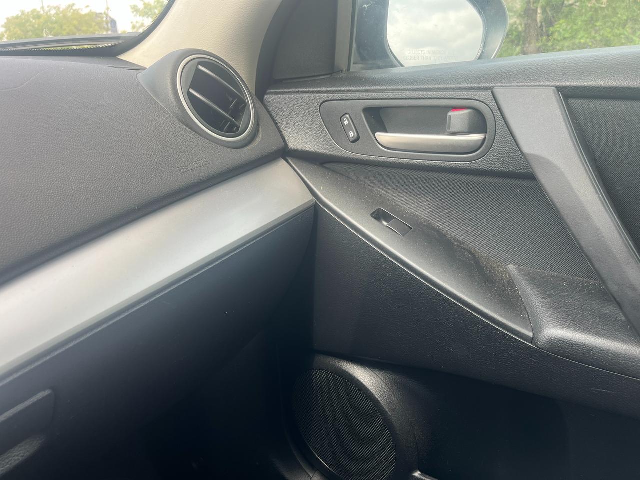2012 Mazda MAZDA3 4dr Sdn Auto GX Photo