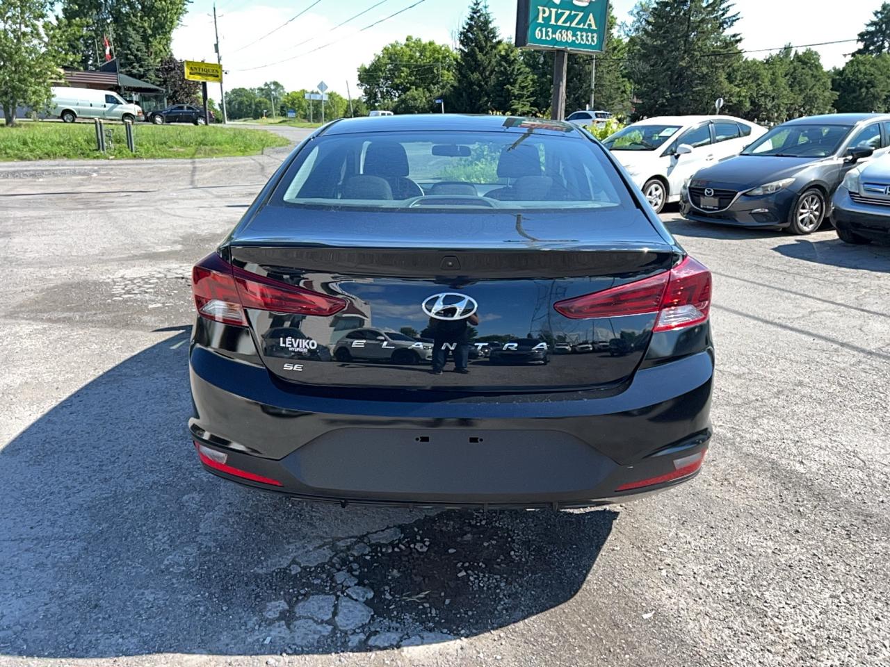 2020 Hyundai Elantra Essential REBUIT TITLE Photo