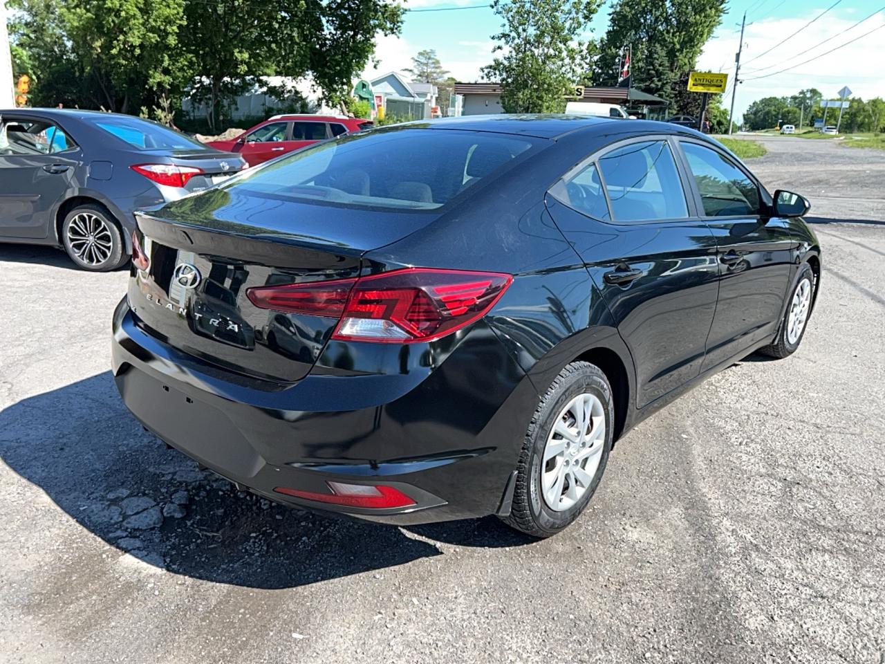 2020 Hyundai Elantra Essential REBUIT TITLE Photo