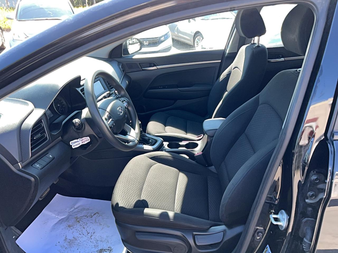 2020 Hyundai Elantra Essential REBUIT TITLE Photo