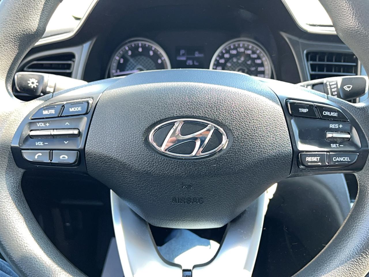 2020 Hyundai Elantra Essential REBUIT TITLE Photo