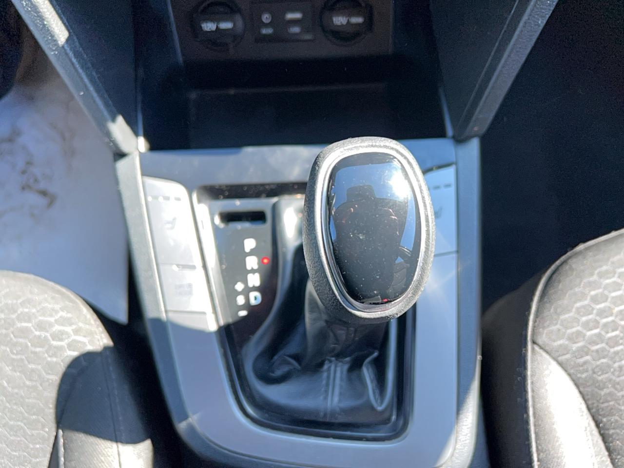 2020 Hyundai Elantra Essential REBUIT TITLE Photo