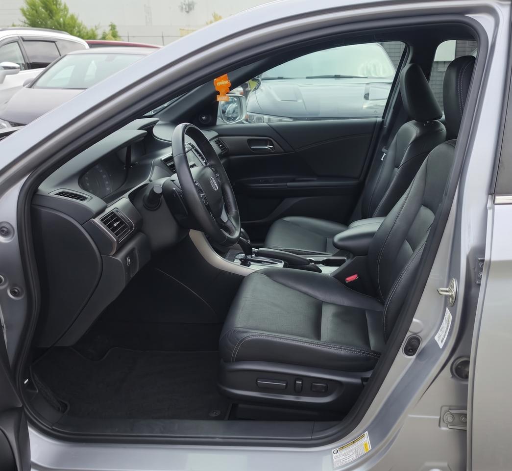 2017 Honda Accord SPORT / NO ACCIDENTS / ROOF / HTD SEATS / PWR SEAT Photo