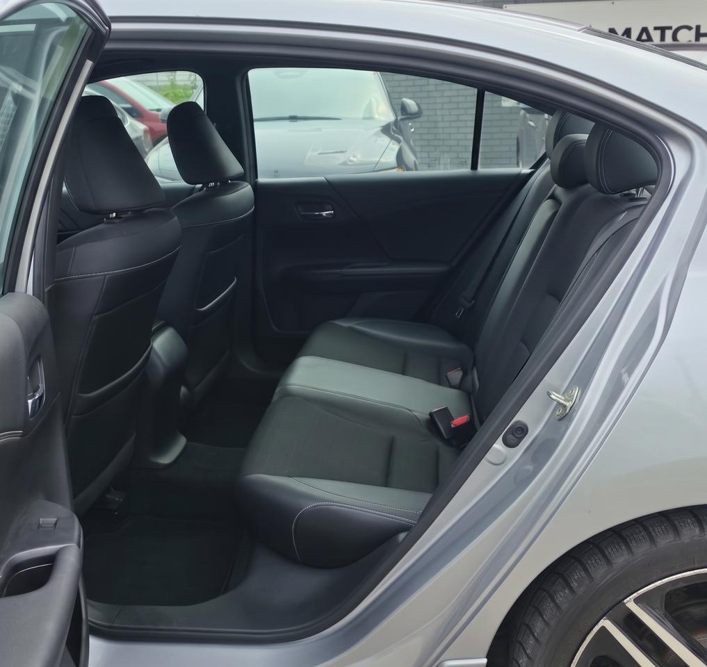 2017 Honda Accord SPORT / NO ACCIDENTS / ROOF / HTD SEATS / PWR SEAT Photo