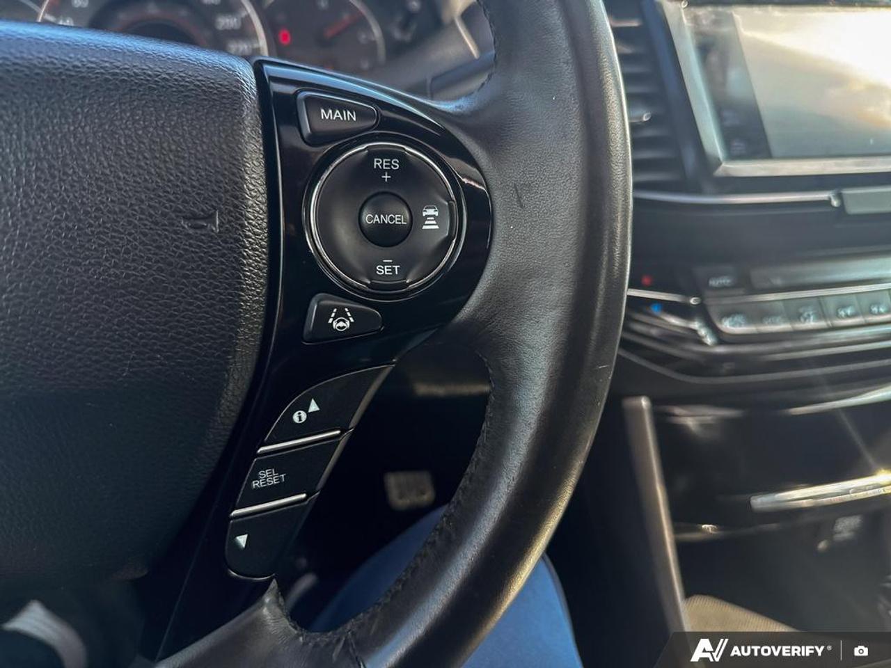 2017 Honda Accord SPORT / NO ACCIDENTS / ROOF / HTD SEATS / PWR SEAT Photo
