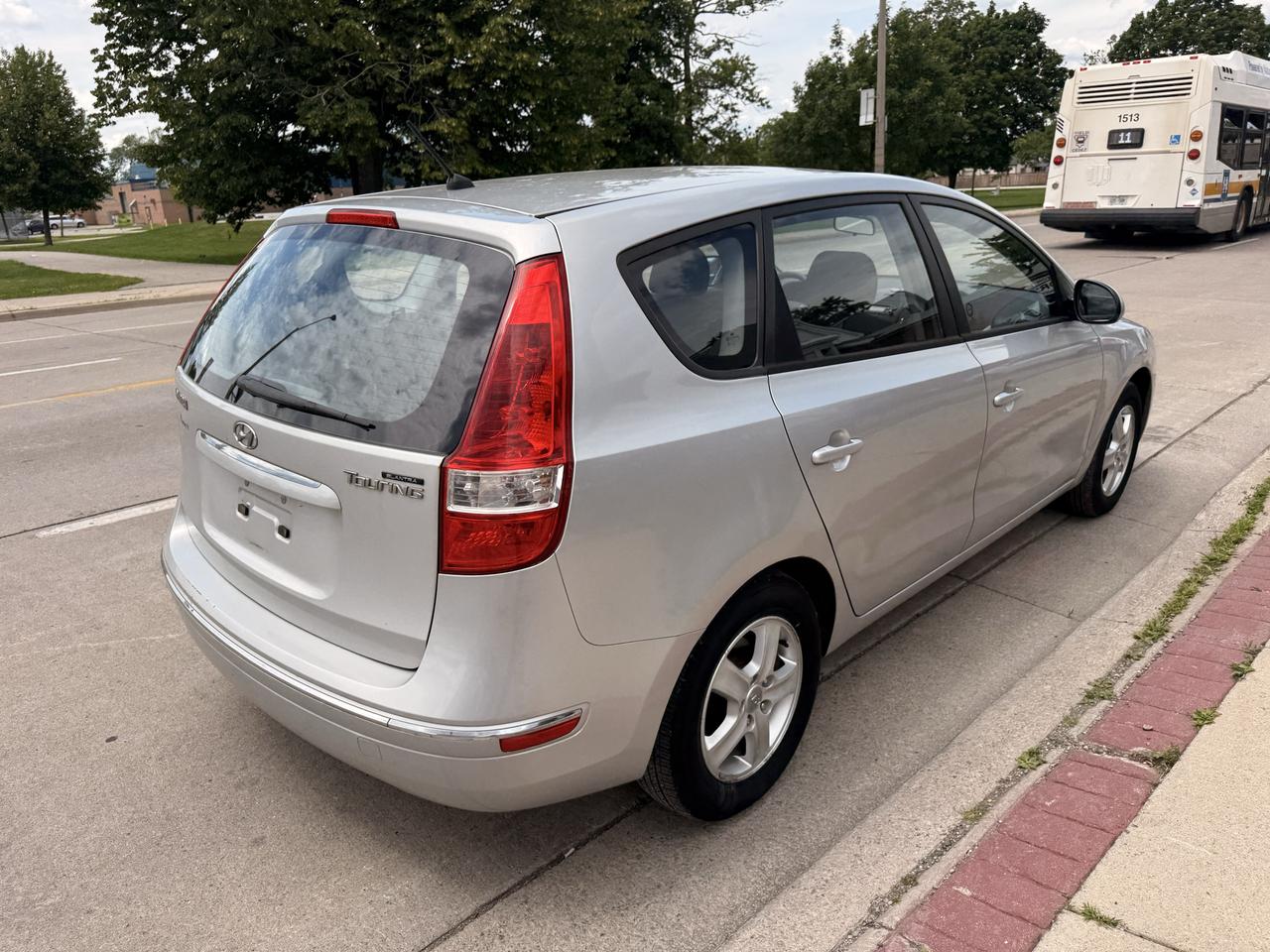 2011 Hyundai Elantra Touring 4dr Wgn Auto GLS Photo