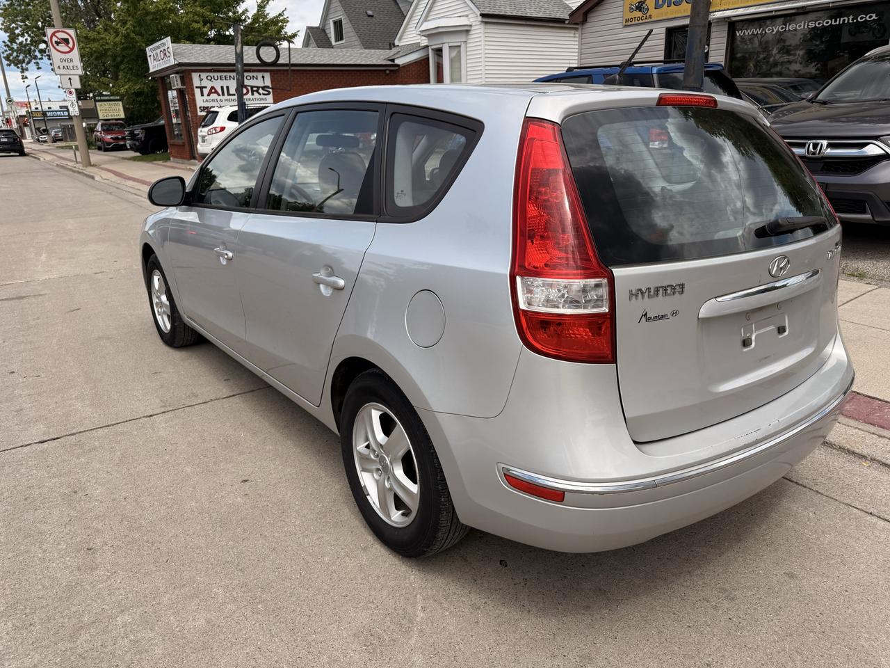 2011 Hyundai Elantra Touring 4dr Wgn Auto GLS Photo4
