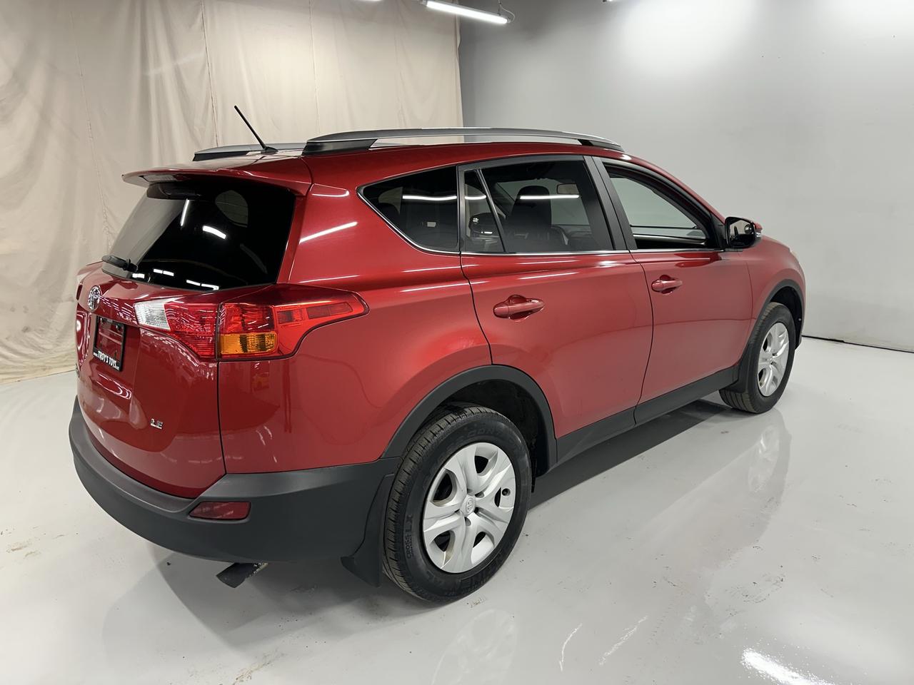 2015 Toyota RAV4 FWD 4dr LE Photo