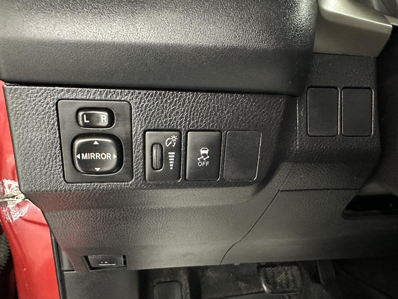 2015 Toyota RAV4 FWD 4dr LE Photo