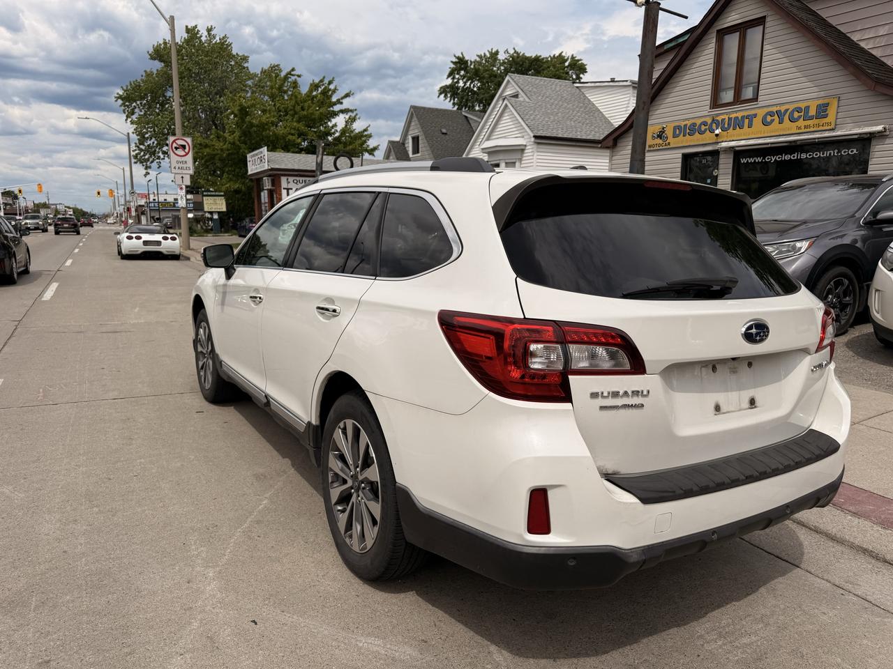 2017 Subaru Outback 5dr Wgn CVT 2.5i Premier w/Tech Pkg Photo