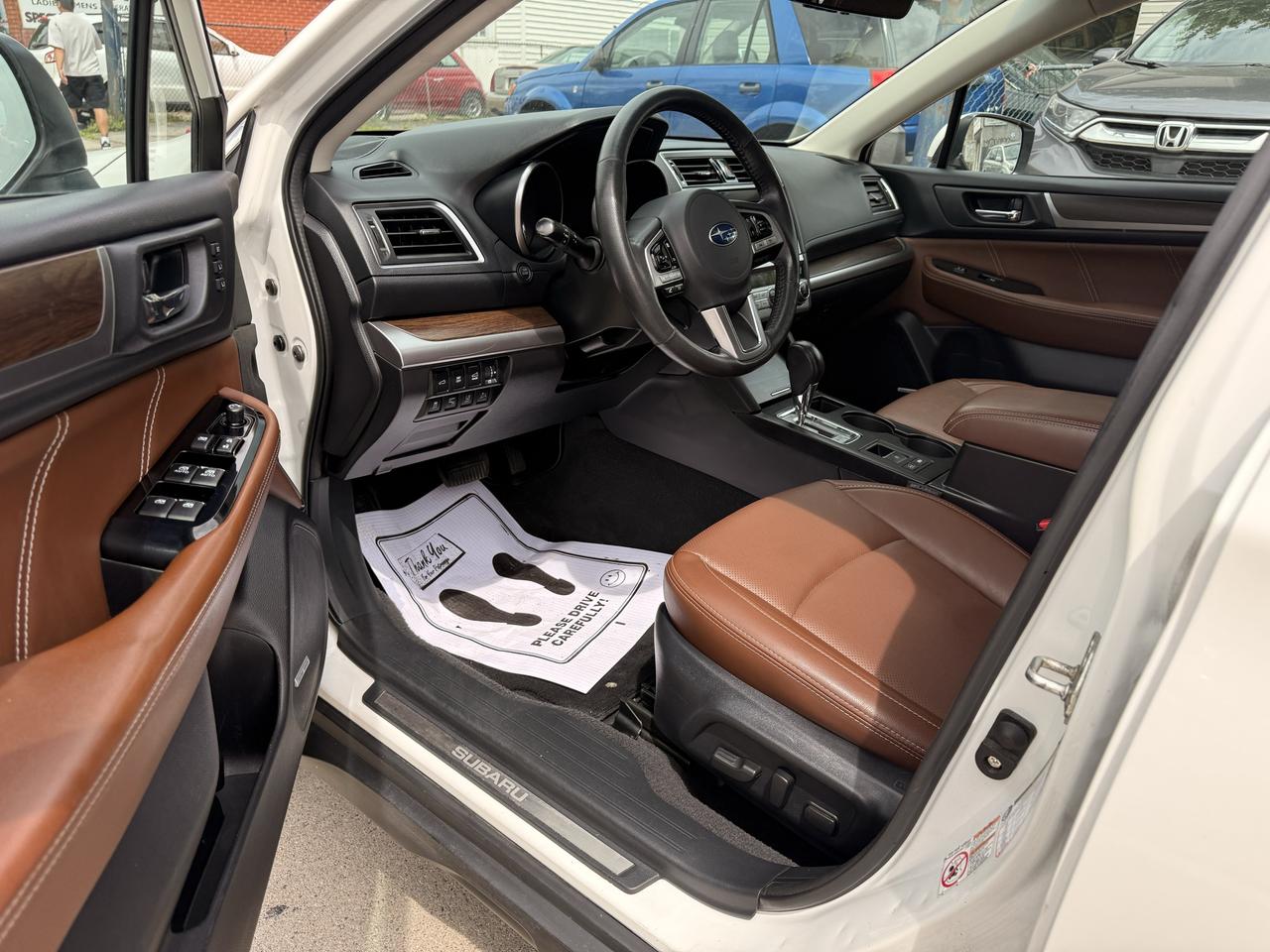 2017 Subaru Outback 5dr Wgn CVT 2.5i Premier w/Tech Pkg Photo