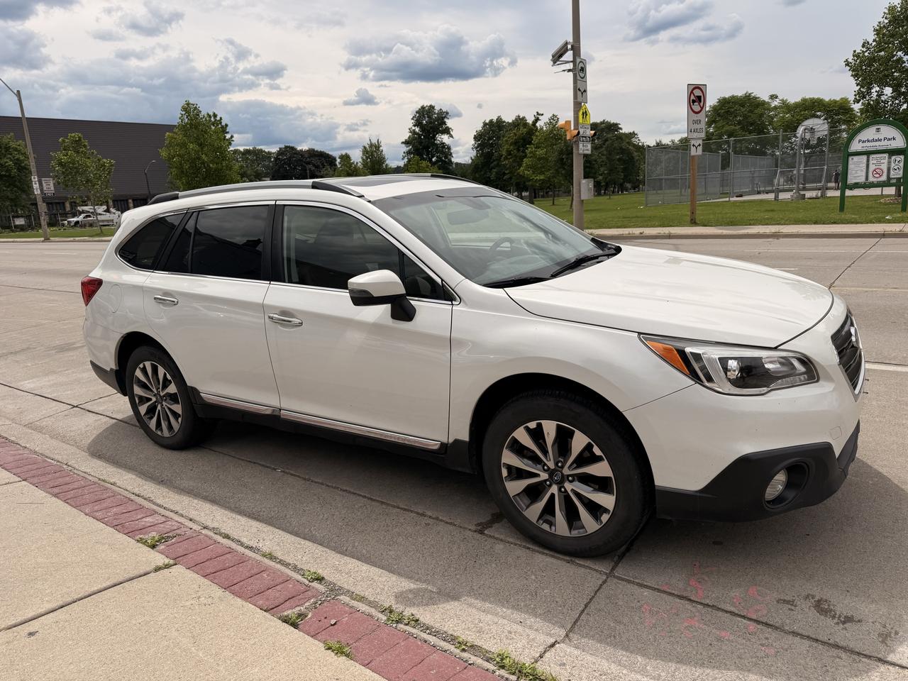 2017 Subaru Outback 5dr Wgn CVT 2.5i Premier w/Tech Pkg Photo