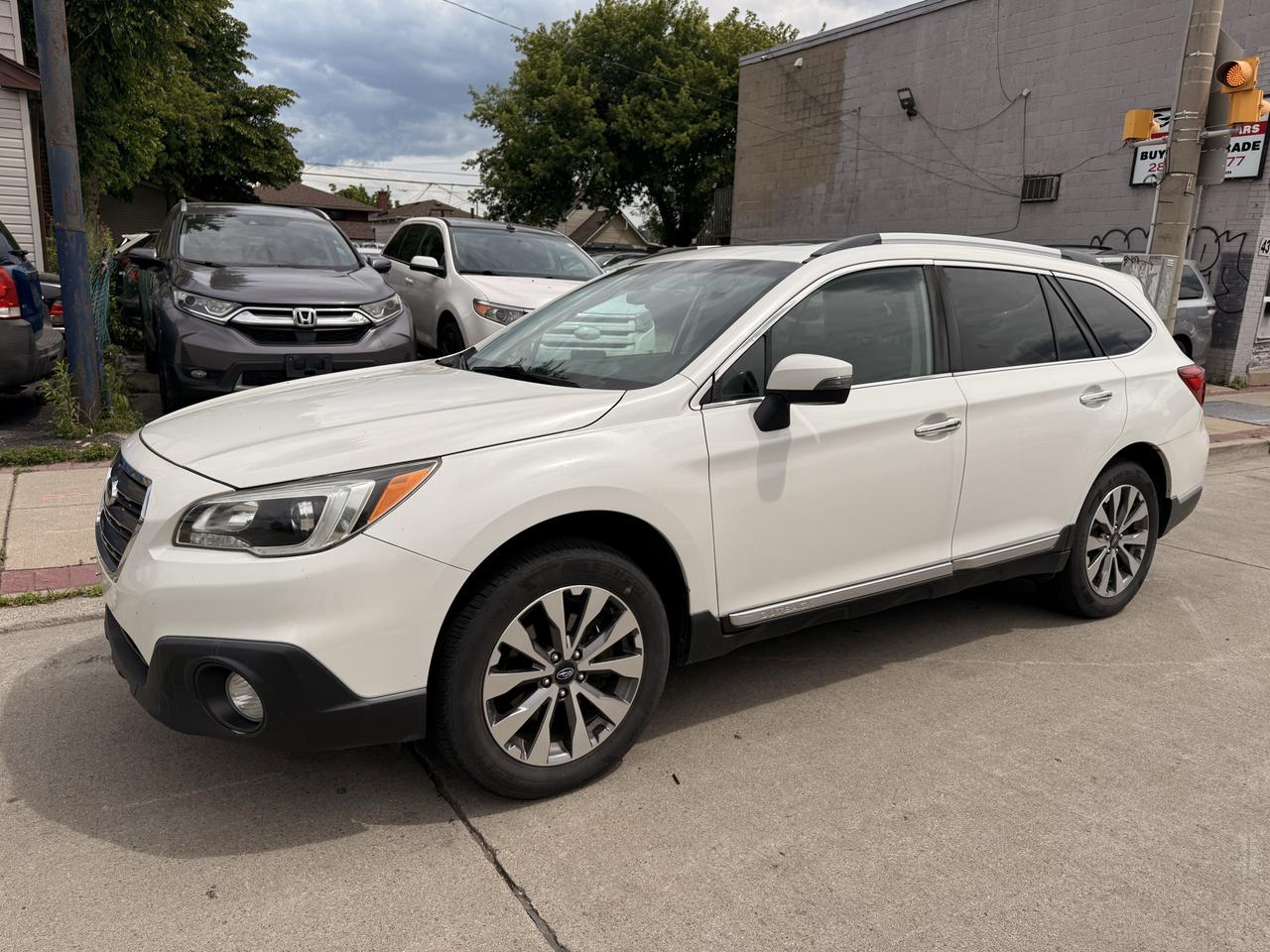 2017 Subaru Outback 5dr Wgn CVT 2.5i Premier w/Tech Pkg Photo