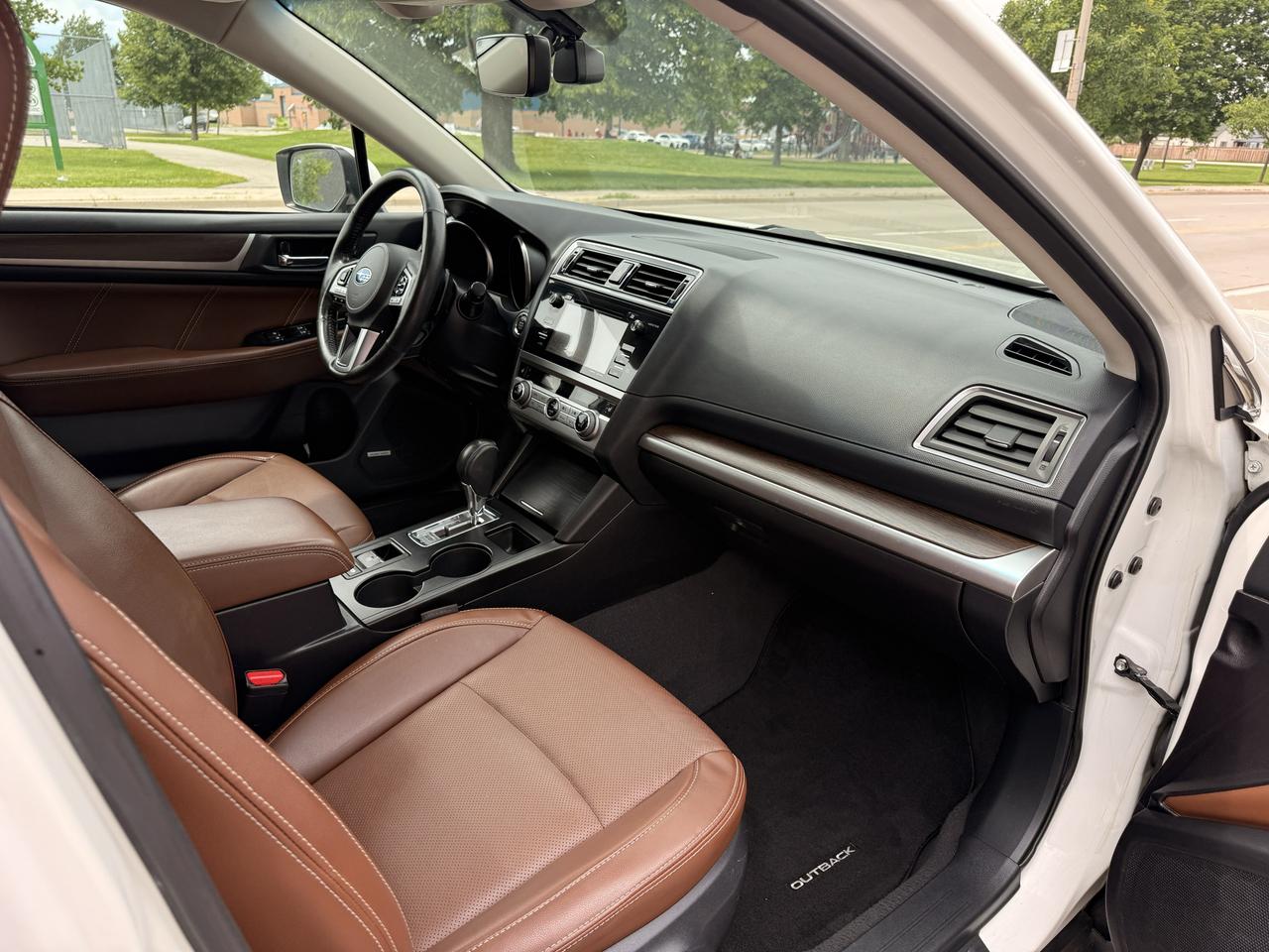2017 Subaru Outback 5dr Wgn CVT 2.5i Premier w/Tech Pkg Photo