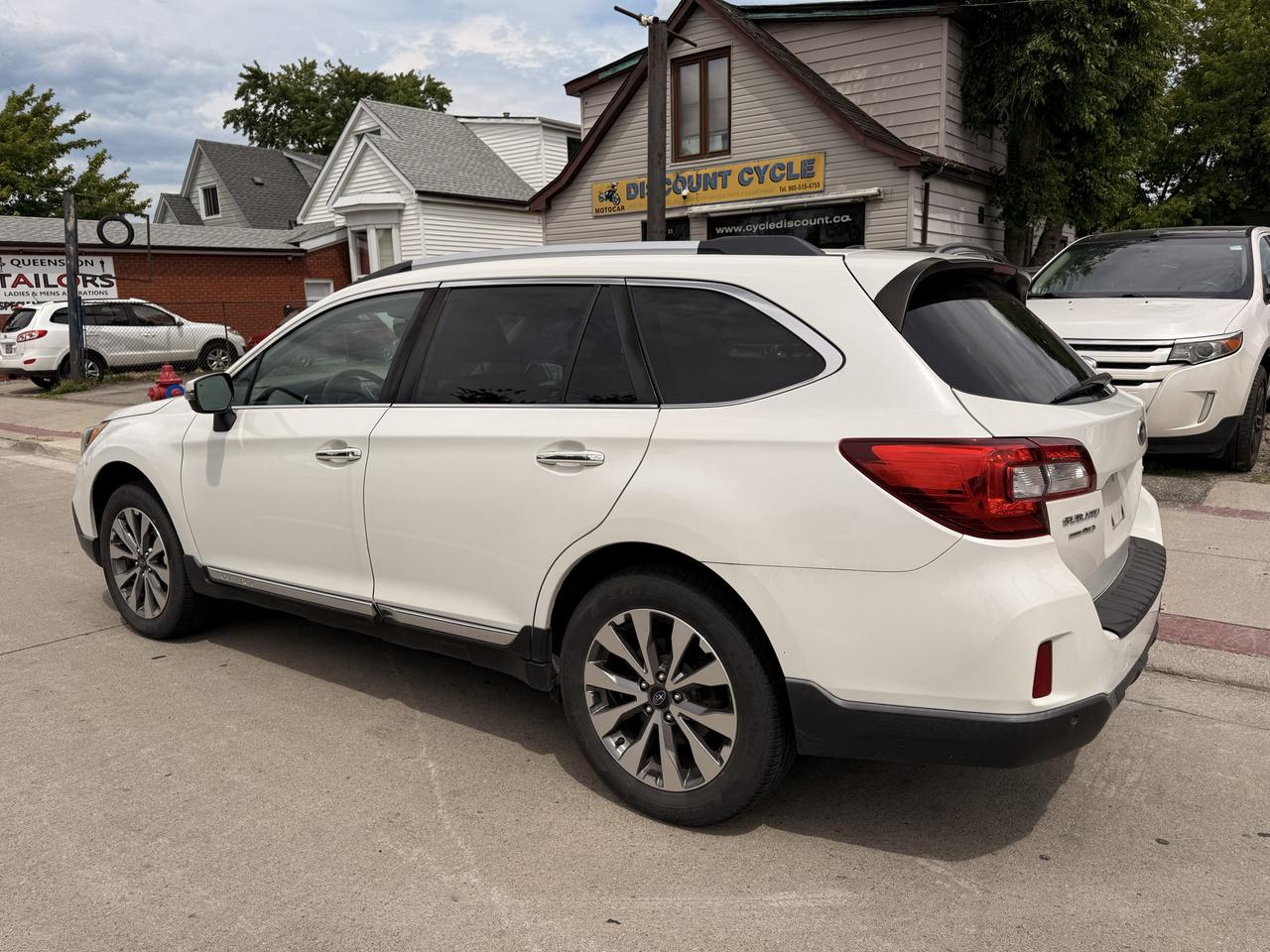 2017 Subaru Outback 5dr Wgn CVT 2.5i Premier w/Tech Pkg Photo