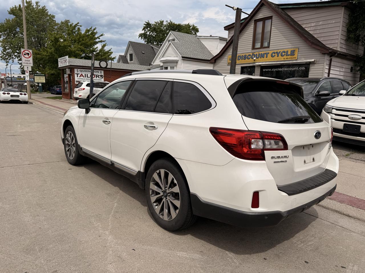 2017 Subaru Outback 5dr Wgn CVT 2.5i Premier w/Tech Pkg Photo