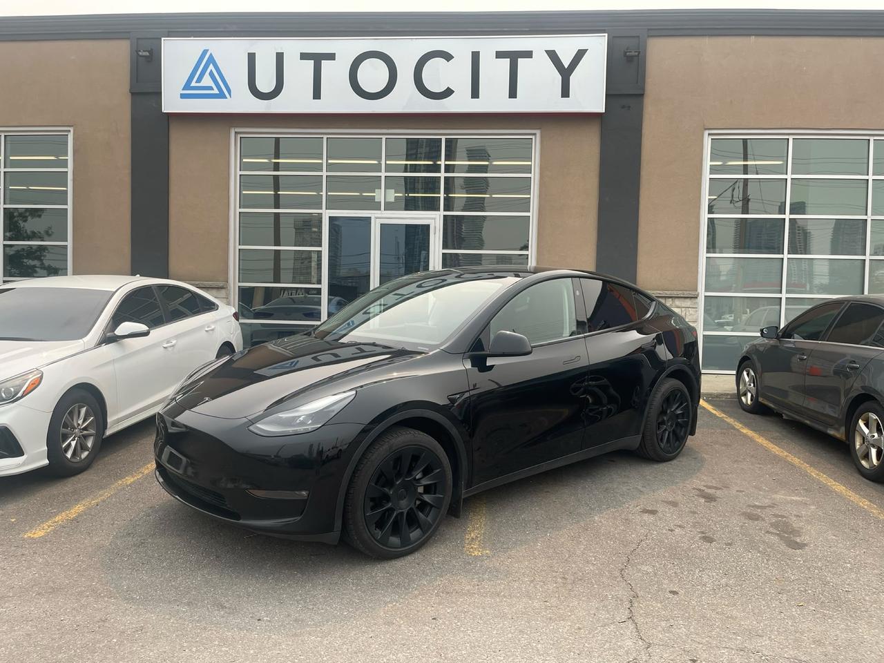 2024 Tesla Model Y LONG RANGE AWD|  CLEAN CARFAX| NO ACCIDENTS| - Photo #1